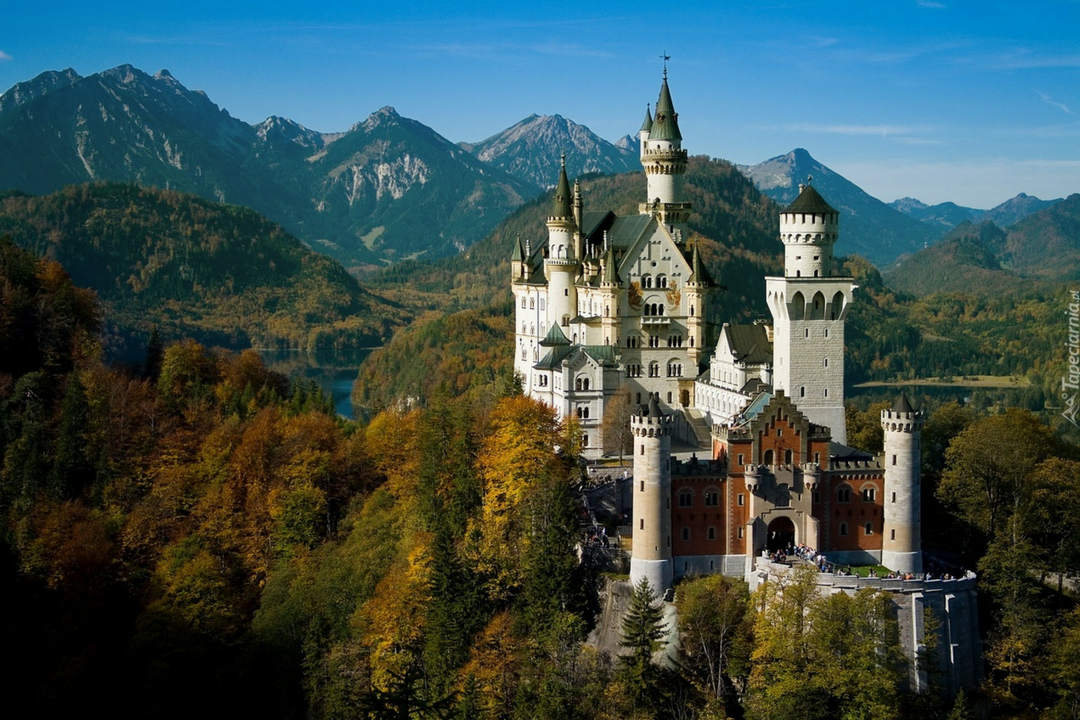 Zamek Neuschwanstein w Bawarii — pierwowzór zamku Disneya