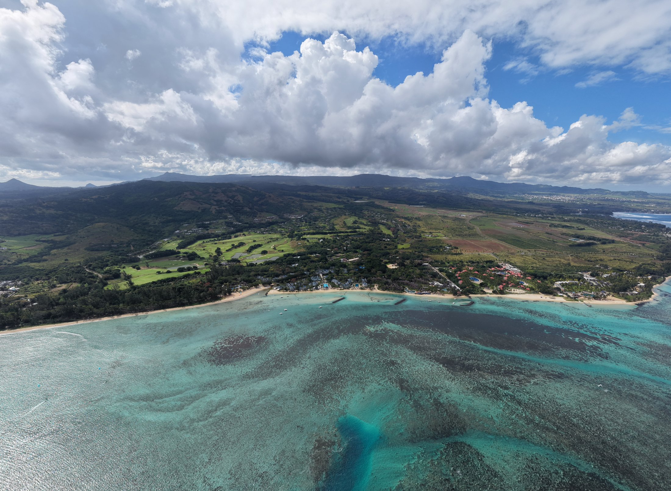 Mauritius — zielone wybrzeże i turkusowa laguna